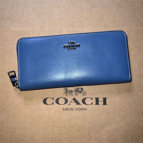 COACH Women's Leather Wallet AUTHENTIC - Picture 1 of 7